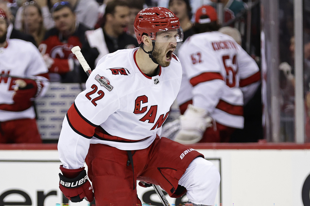 Carolina Hurricanes, Brett Pesce